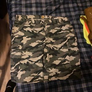 Carhartt Camo Cargo shorts  Mens 38